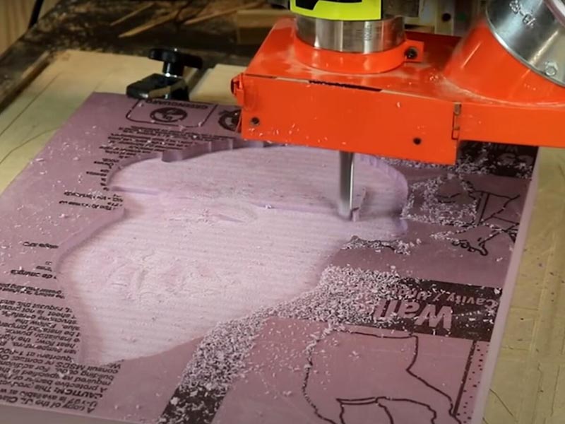 Polyurethane foam cutting machine